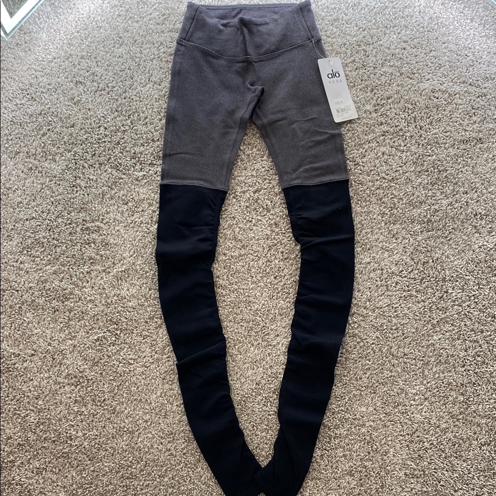 ALO Yoga Goddesss Ribbed Leggings Size XXS
Heather grey and black